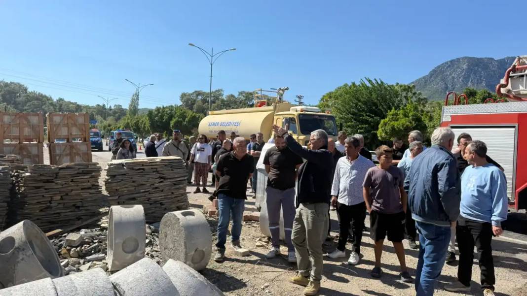 Kemer’de Restoran ve Kamyon Kül Oldu! 2